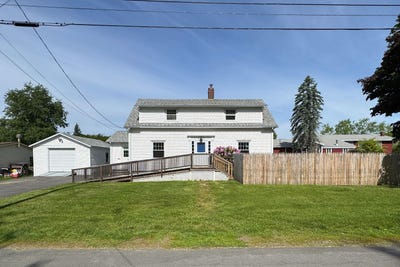 /international/us/8-court-street-rockland-me-110108961494/