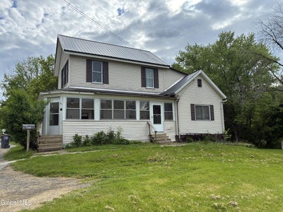 /international/us/11-madison-street-hoosick-falls-ny-110108382518/