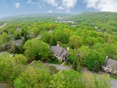 /international/us/393-vista-drive-tannersville-pa-110099871041/