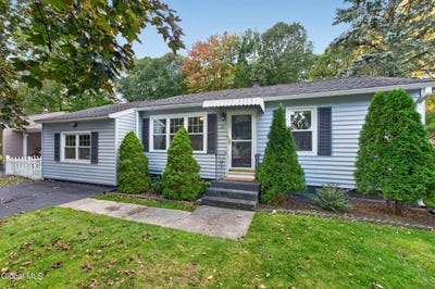 /international/us/17-richards-drive-albany-ny-110120459088/