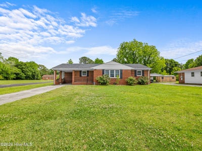 /international/us/114-country-club-road-jacksonville-nc-110108280593/