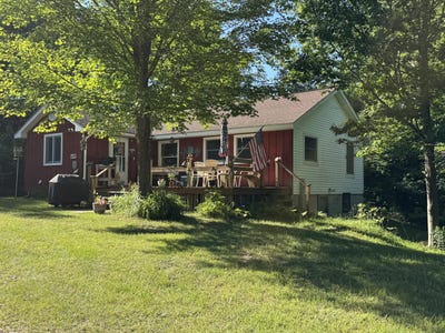 /international/us/n14157-ellen-st-grand-marais-mi-110100891264/