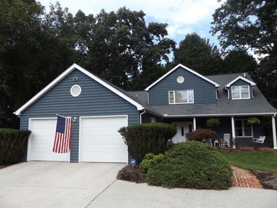 /international/us/1201-lynn-st-hillsville-va-110119498448/