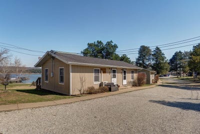 /international/us/1715-hideaway-road-galena-mo-110106465813/