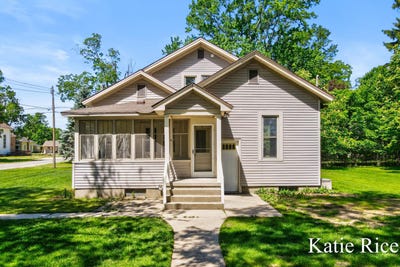 /international/us/220-e-elliott-street-whitehall-mi-110108444110/