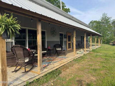 /international/us/200-wintergreen-patch-lane-burnsville-nc-110100097348/?lang=en