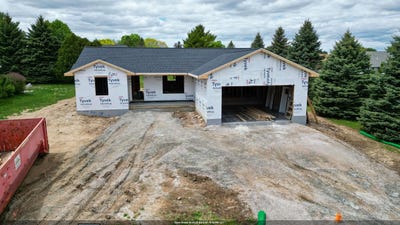 /international/us/1505-lisa-lane-new-holstein-wi-110107482090/