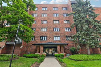 /international/us/9346-landings-lane-des-plaines-il-110100073687/