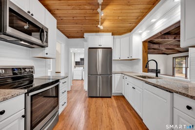 /international/us/902-w-river-street-milford-ct-110108032016/