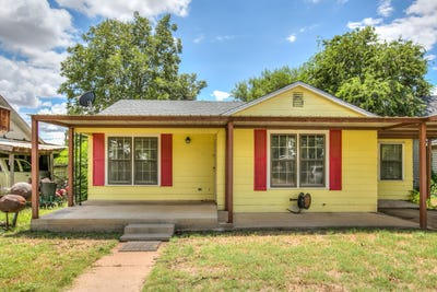 /international/us/807-n-9th-street-ballinger-tx-110109422944/