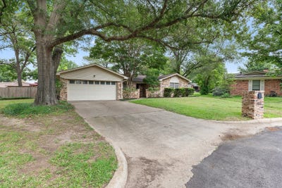 /international/us/105-wisteria-court-terrell-tx-110108259232/