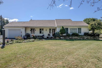 /international/us/281-village-street-medway-ma-110120091802/