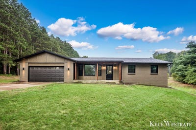 /international/us/8630-10-mile-road-ne-rockford-mi-110101252743/