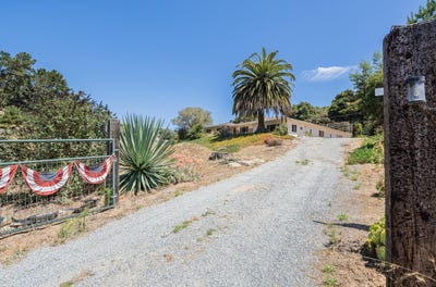 /international/us/9180-coker-rd-salinas-ca-110101244521/