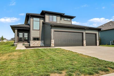 /international/us/1832-w-3rd-street-pella-ia-110109573069/