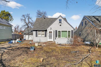 /international/us/105-6th-st-w-clear-lake-sd-110108174388/