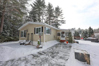 /international/us/63-evergreen-lane-hopkinton-nh-110104579628/