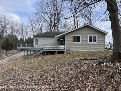 /international/us/9961-marshall-road-olivet-mi-110106558894/