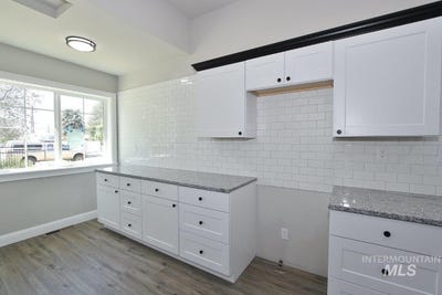 /international/us/121-nw-2nd-st-ontario-or-110106337929/