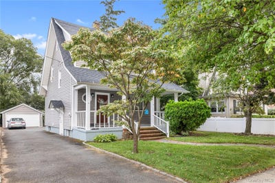 /international/us/8-rolling-street-lynbrook-ny-110110242429/