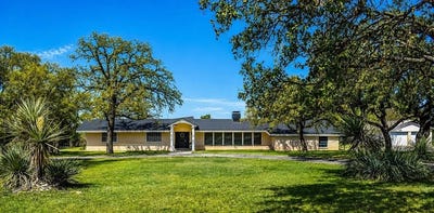 /international/us/1124-w-6th-brady-tx-110105974520/