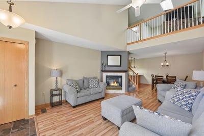 /international/us/2335-oakridge-circle-hudson-wi-110108077600/