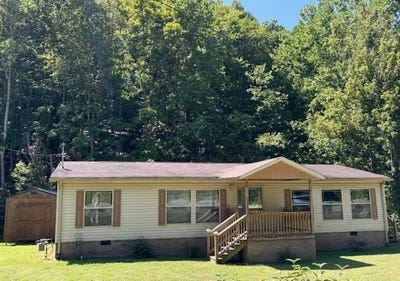 /international/us/2526-clay-road-spencer-wv-110098138037/?lang=it