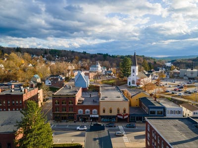 /international/us/359-central-street-franklin-nh-110107464131/