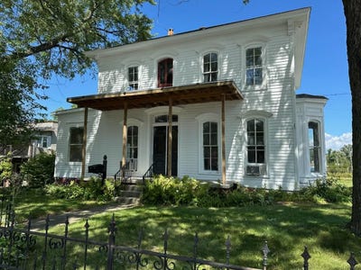 /international/us/427-e-commercial-avenue-lowell-in-110097366127/