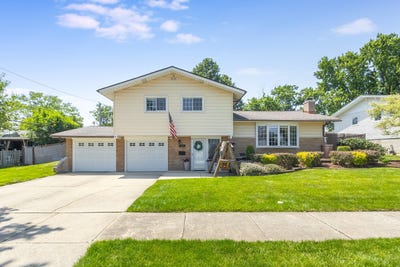 /international/us/14858-parkside-avenue-oak-forest-il-110108357333/