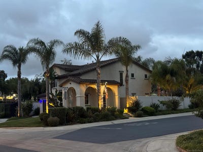 /international/us/3985-carino-way-oceanside-ca-110108543117/
