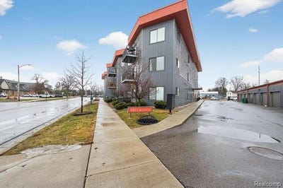 /international/us/293-n-2nd-street-brighton-mi-110107342404/