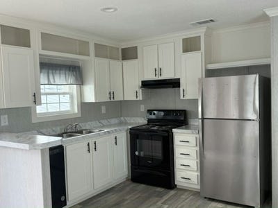 /international/us/818-daily-drive-hallandale-fl-110104138858/