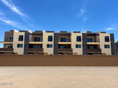 /international/us/38225-e-9th-street-palmdale-ca-110108492861/