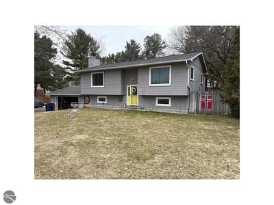 /international/us/3134-horseshoe-drive-traverse-city-mi-110107871032/