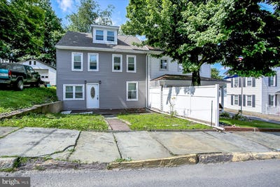 /international/us/829-831-w-pine-street-coal-township-pa-110100446325/