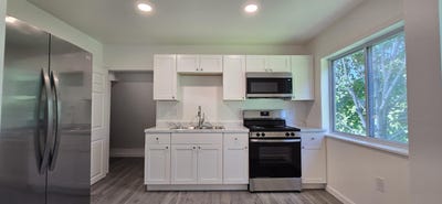 /international/us/1578-dover-road-epsom-nh-110109211227/