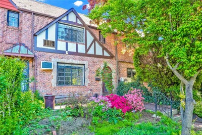 /international/us/6741-kessel-street-forest-hills-ny-110107825106/
