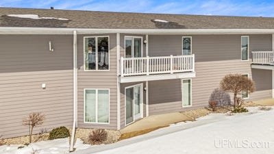 /international/us/2000-lake-shore-unit-n-drive-gladstone-mi-110106730354/