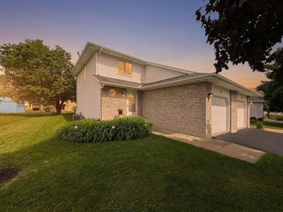 /international/us/512-old-indian-trail-deforest-wi-110108503656/