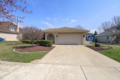 /international/us/16527-orange-avenue-orland-park-il-110108409419/