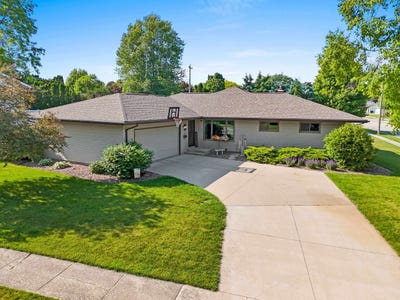/international/us/264-grand-avenue-brillion-wi-110100943594/