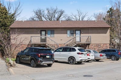 /international/us/29-valley-avenue-iowa-city-ia-110106931054/