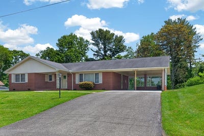 /international/us/349-valley-view-dr-hillsville-va-110108472486/