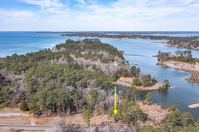 /international/us/windmill-point-road-white-stone-va-110088526673/