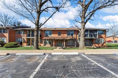 /international/us/8724-santa-bella-drive-hazelwood-mo-110098068220/