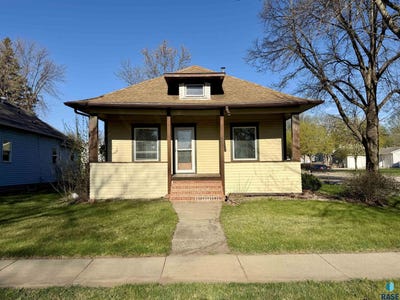 /international/us/631-n-cedar-st-luverne-mn-110106035580/