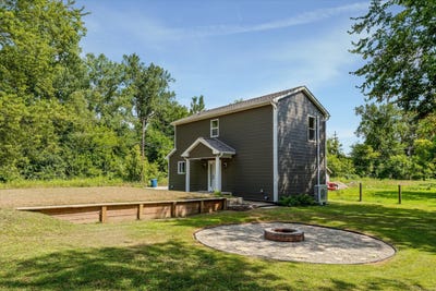 /international/us/9755-portage-trail-white-lake-mi-110119472531/