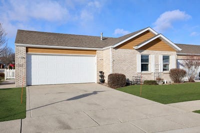 /international/us/322-valley-court-lowell-in-110104953466/