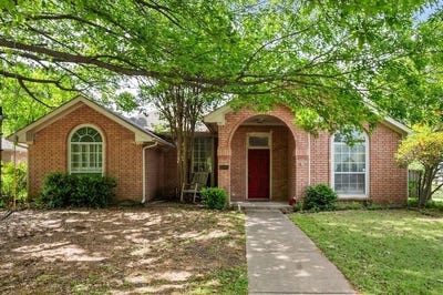 /international/us/2311-sherwood-drive-ennis-tx-110098888552/